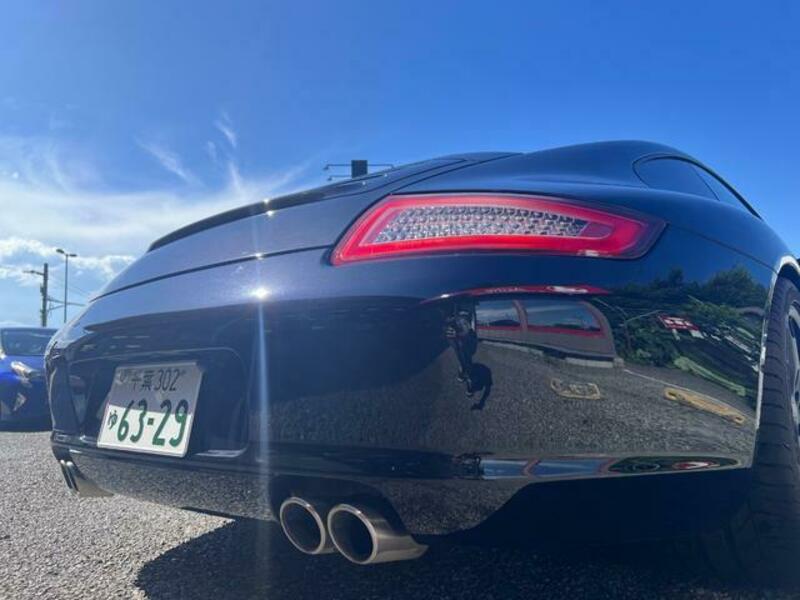 911