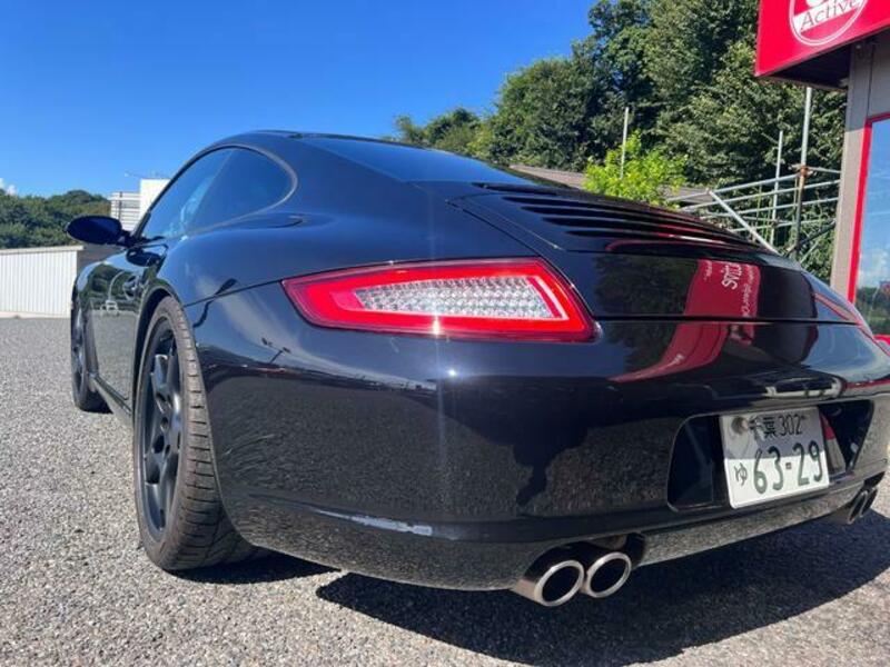 911