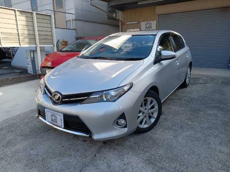 TOYOTA AURIS