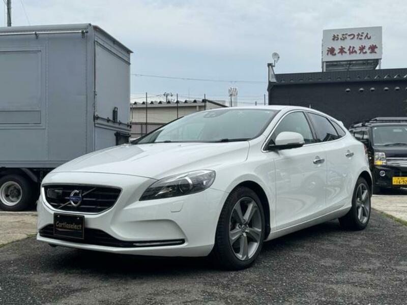 VOLVO V40