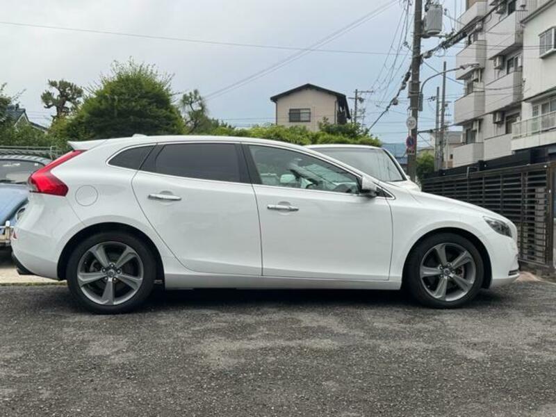 V40