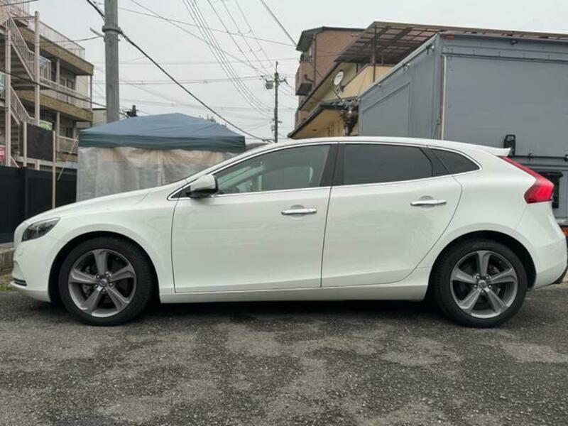 V40