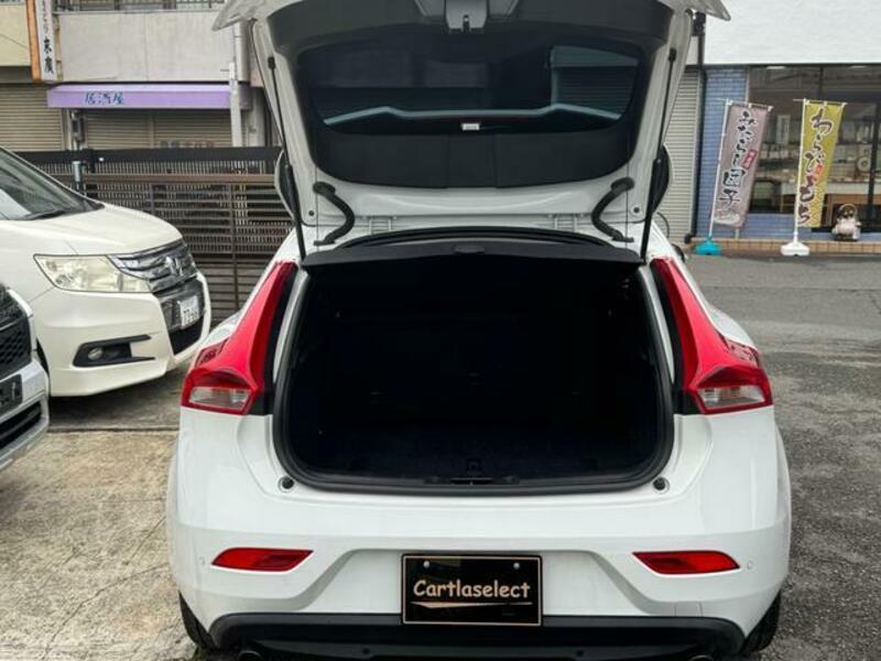 V40