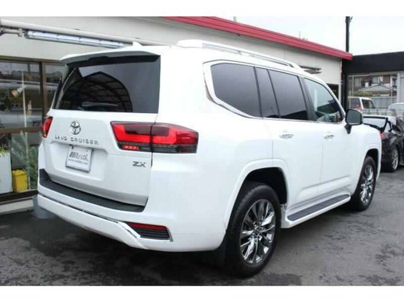 LAND CRUISER