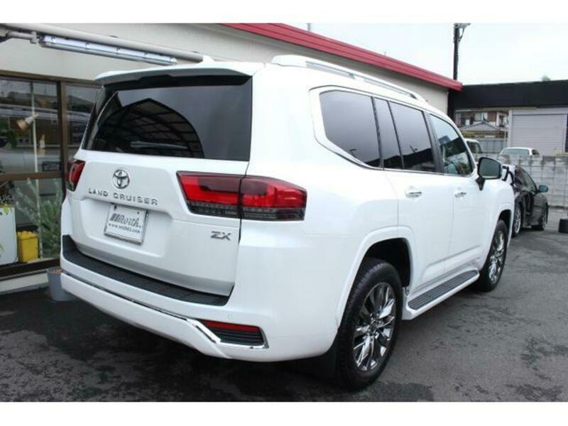 LAND CRUISER