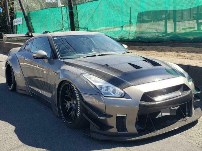 NISSAN GT-R