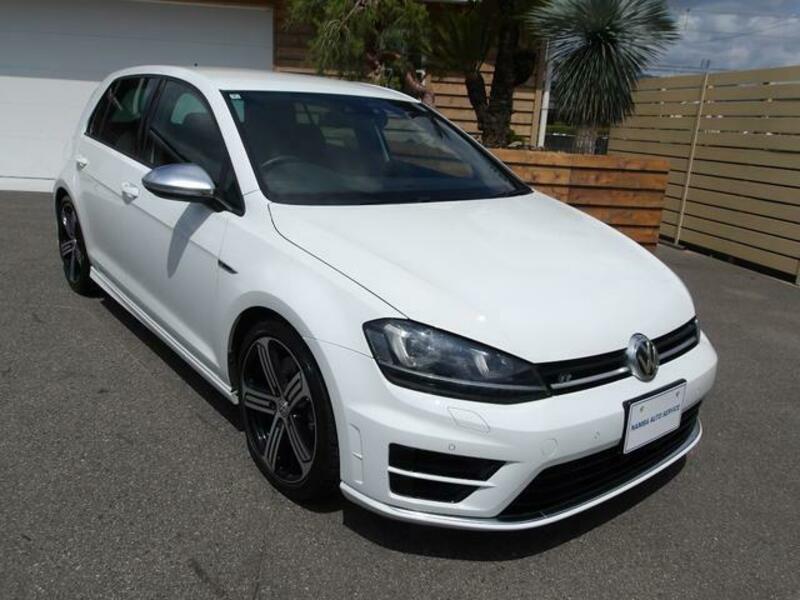 VOLKSWAGEN GOLF R