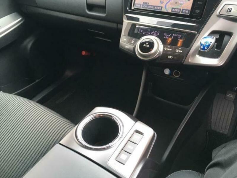 PRIUS ALPHA