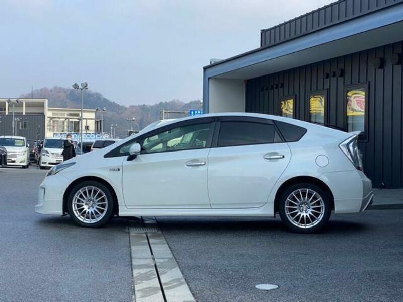 PRIUS PHV