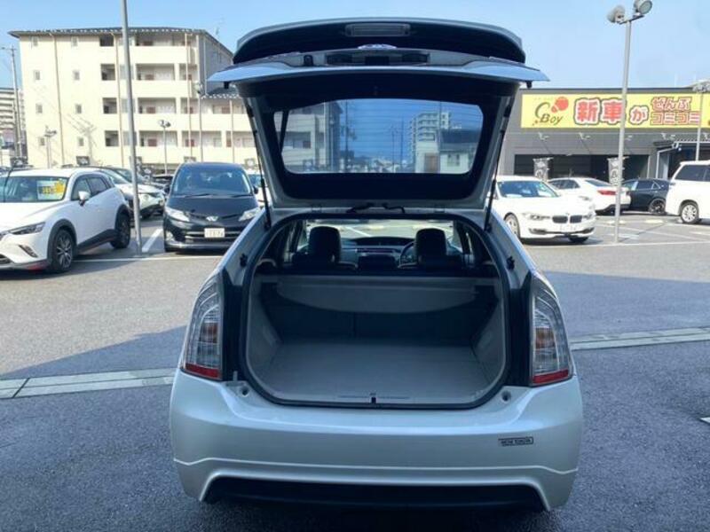 PRIUS PHV