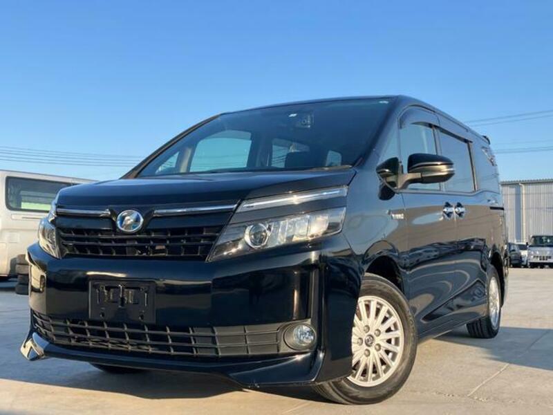 TOYOTA VOXY