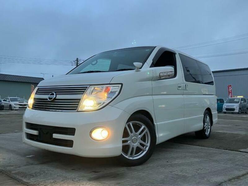 NISSAN ELGRAND