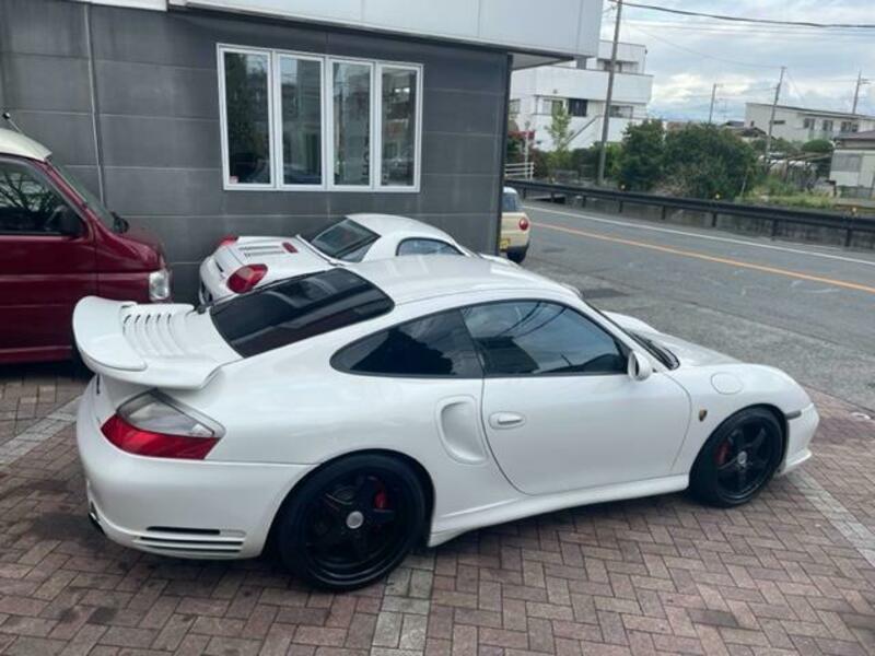 911