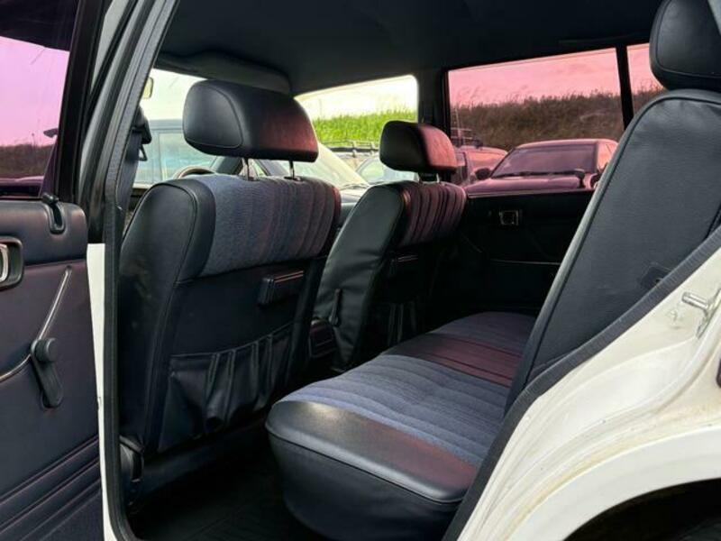 CROWN VAN