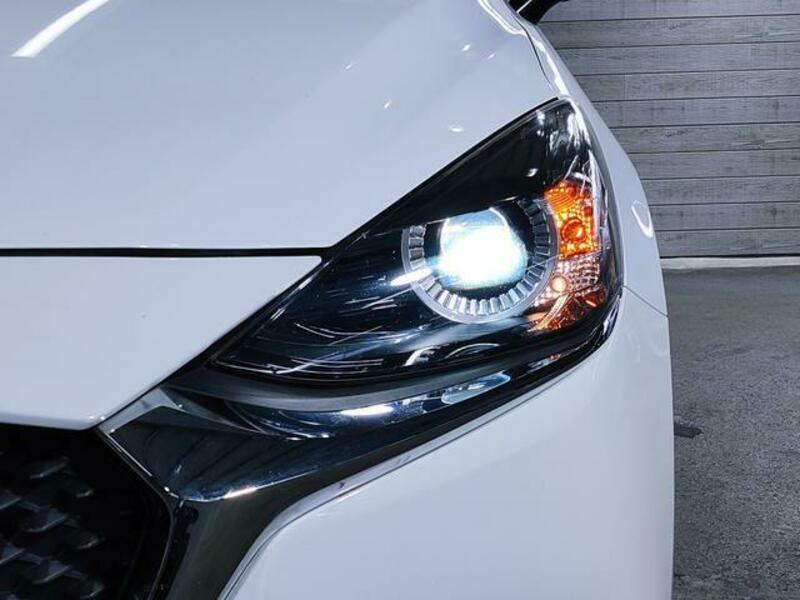 MAZDA2
