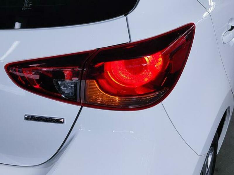 MAZDA2