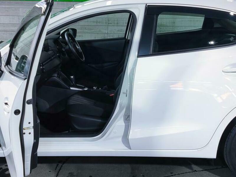 MAZDA2