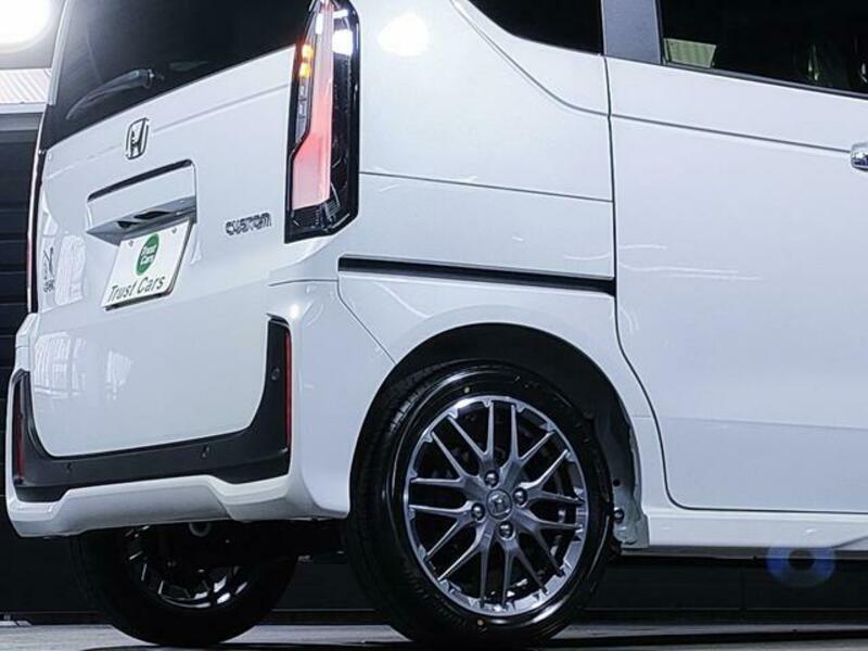N BOX CUSTOM