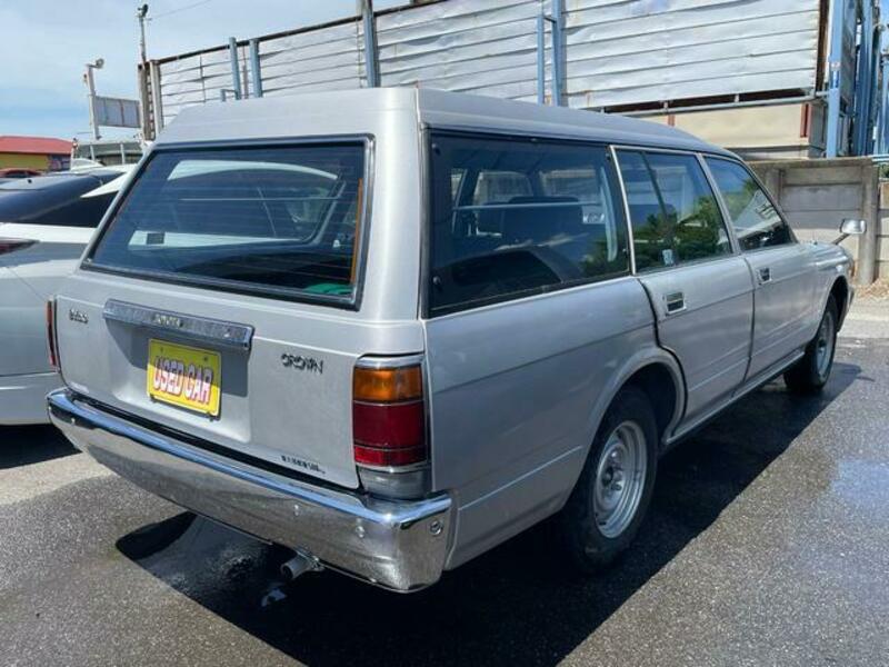 CROWN VAN