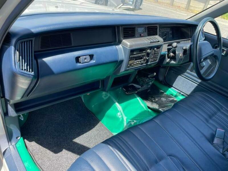 CROWN VAN