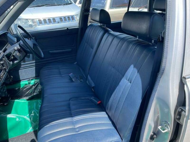 CROWN VAN