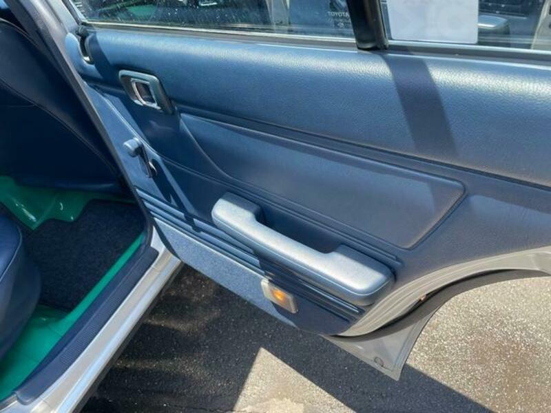 CROWN VAN