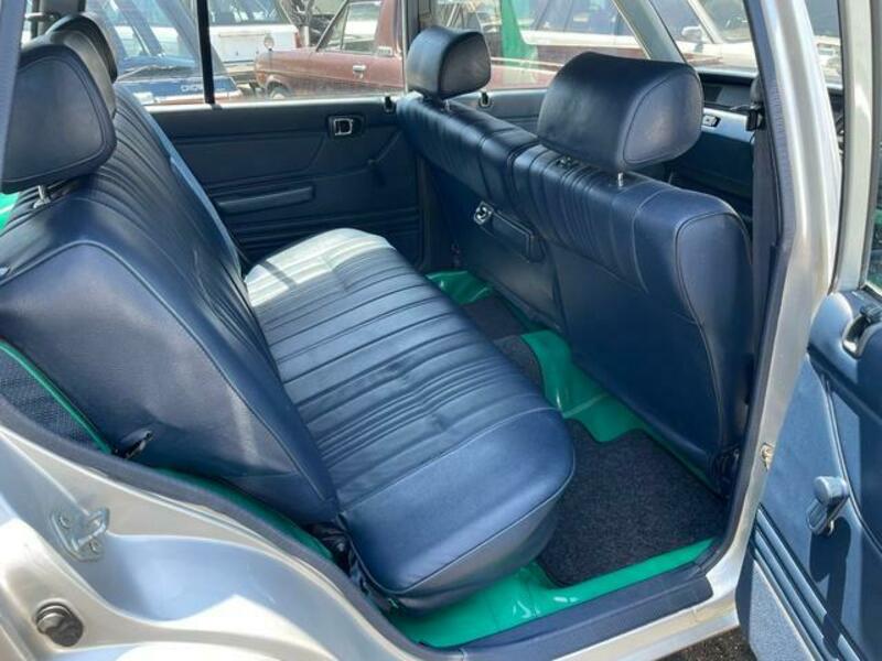 CROWN VAN