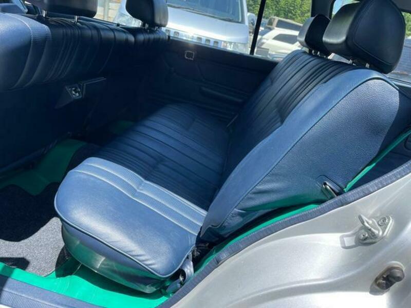 CROWN VAN