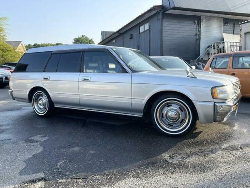 CROWN VAN