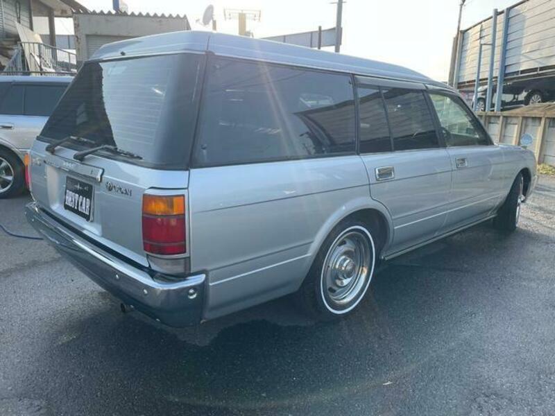 CROWN VAN