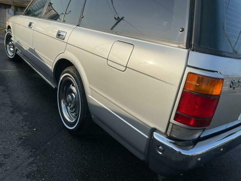 CROWN VAN