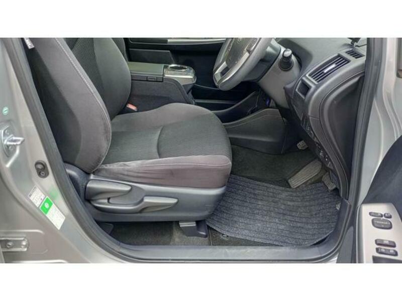 PRIUS ALPHA