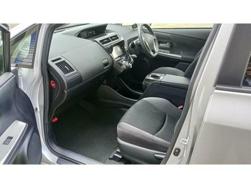 PRIUS ALPHA