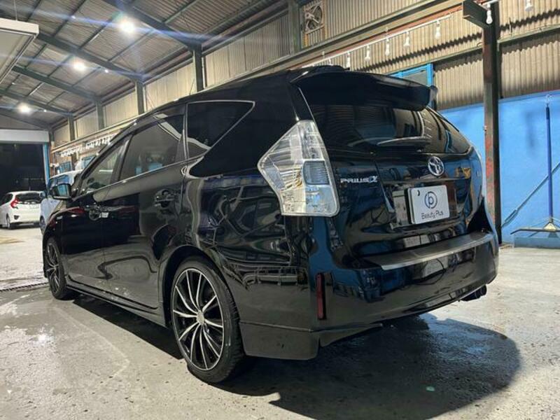 PRIUS ALPHA
