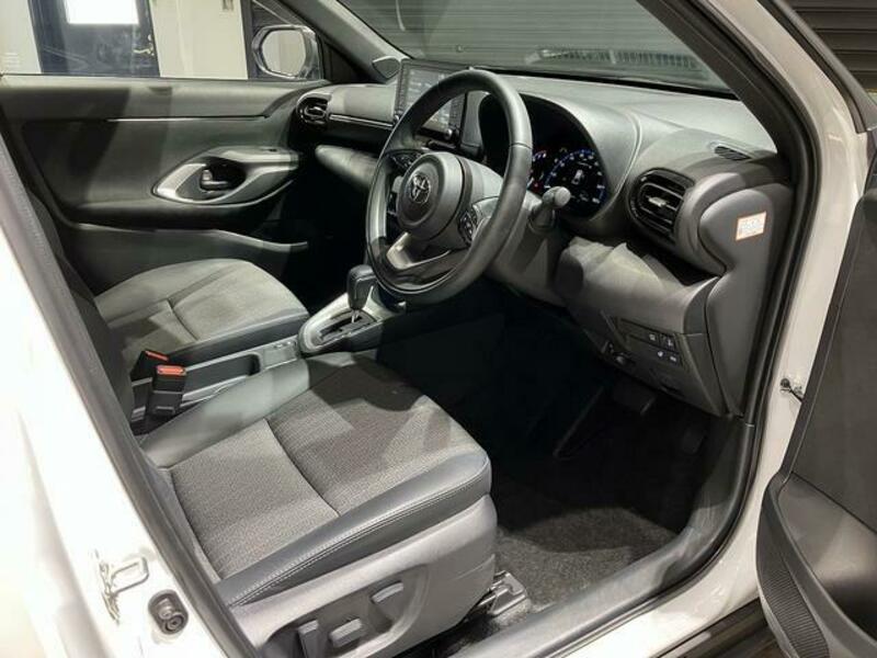 YARIS CROSS