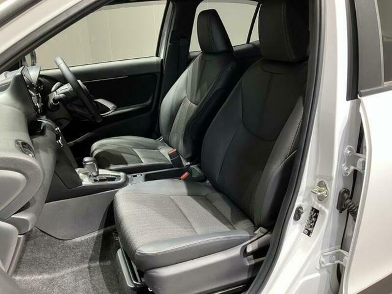 YARIS CROSS