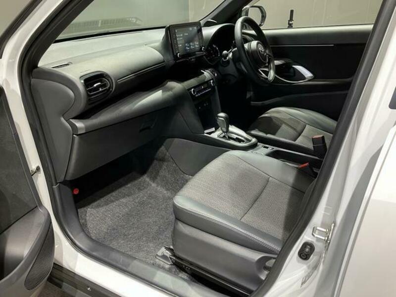 YARIS CROSS