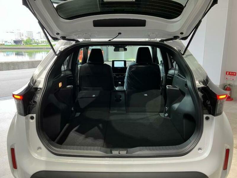 YARIS CROSS