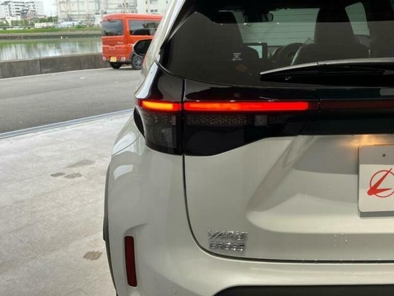 YARIS CROSS