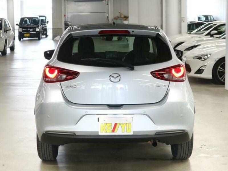 MAZDA2