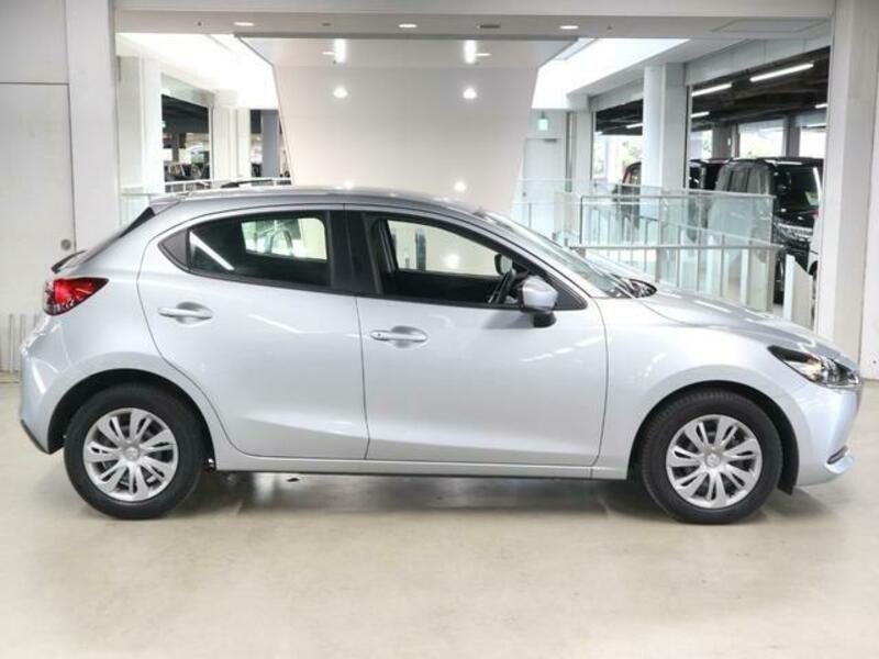MAZDA2