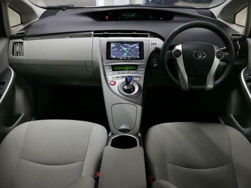 PRIUS PHV
