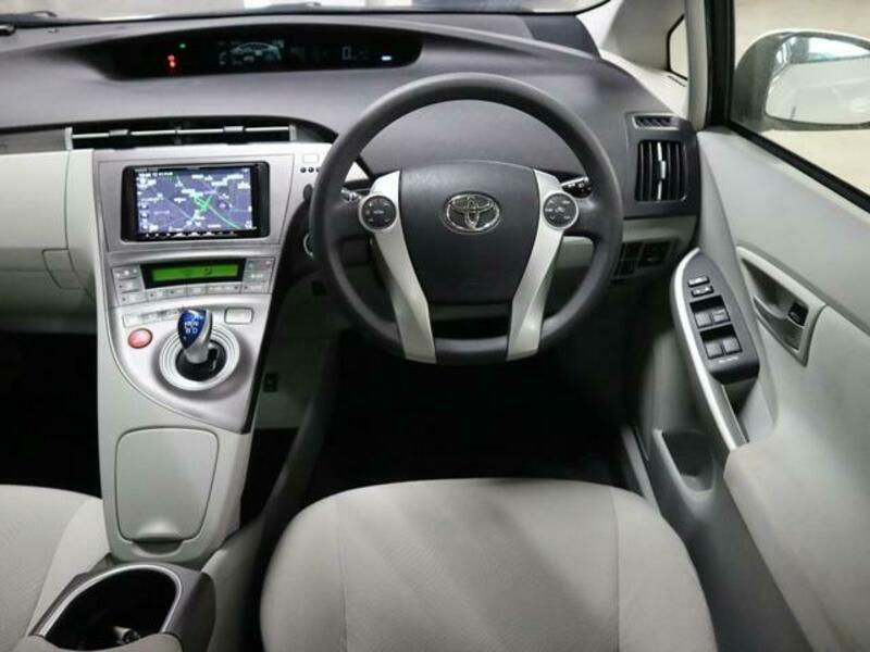 PRIUS PHV