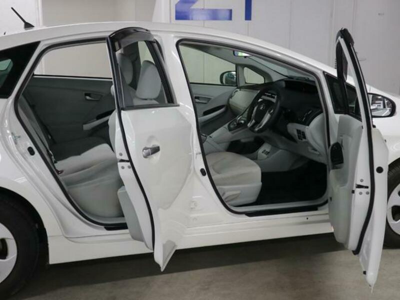 PRIUS PHV