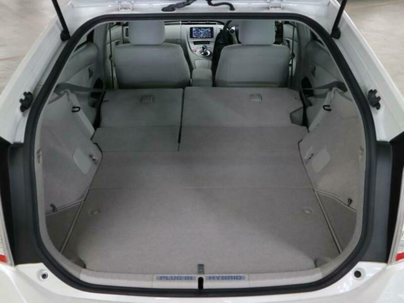 PRIUS PHV