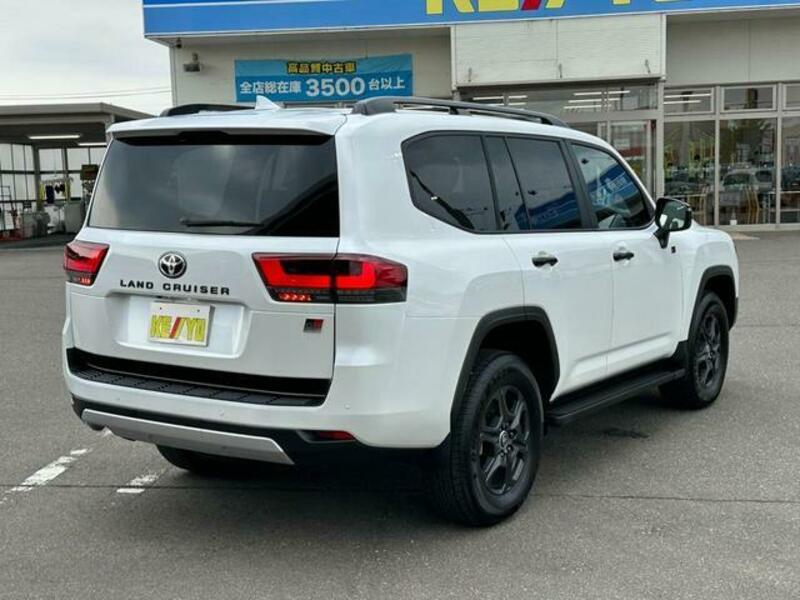 LAND CRUISER