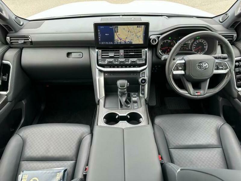 LAND CRUISER