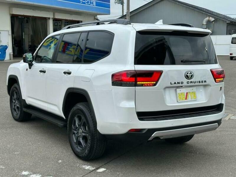 LAND CRUISER