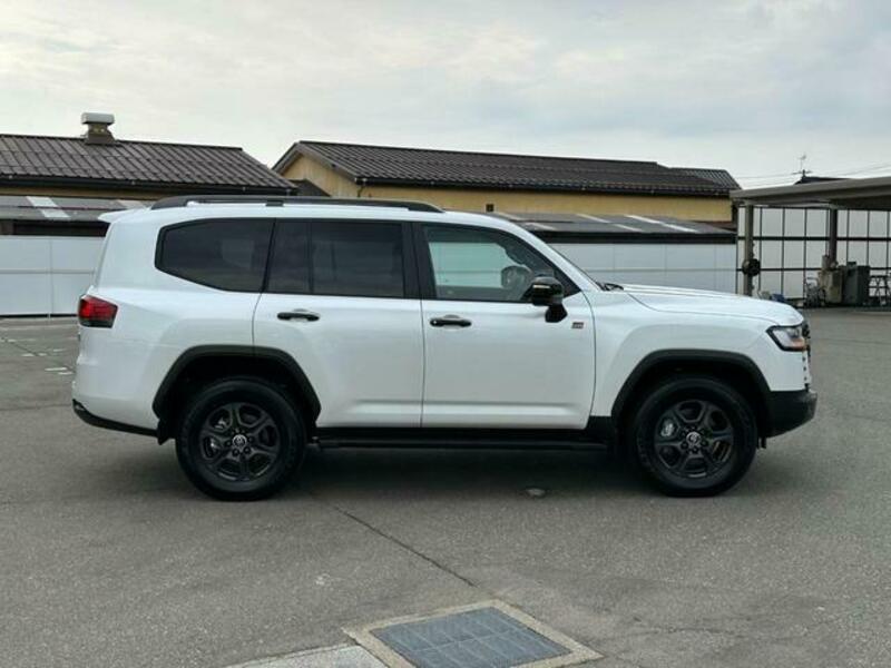 LAND CRUISER