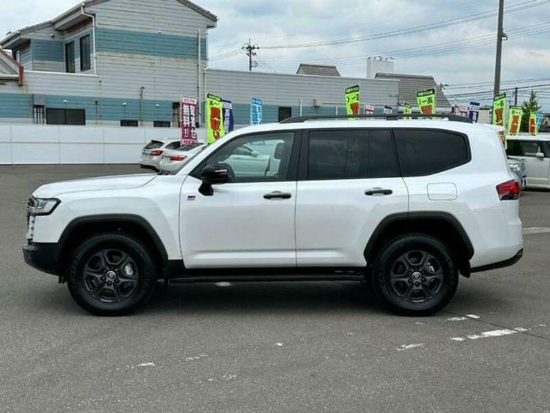 LAND CRUISER